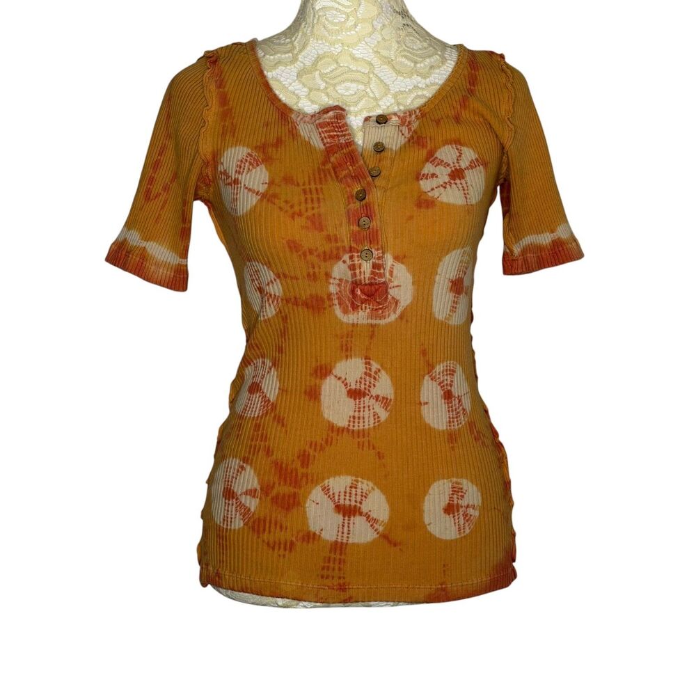 We The Free People Tie Dye Henley Top T Shirt Half Sleeve Gold Orange XS